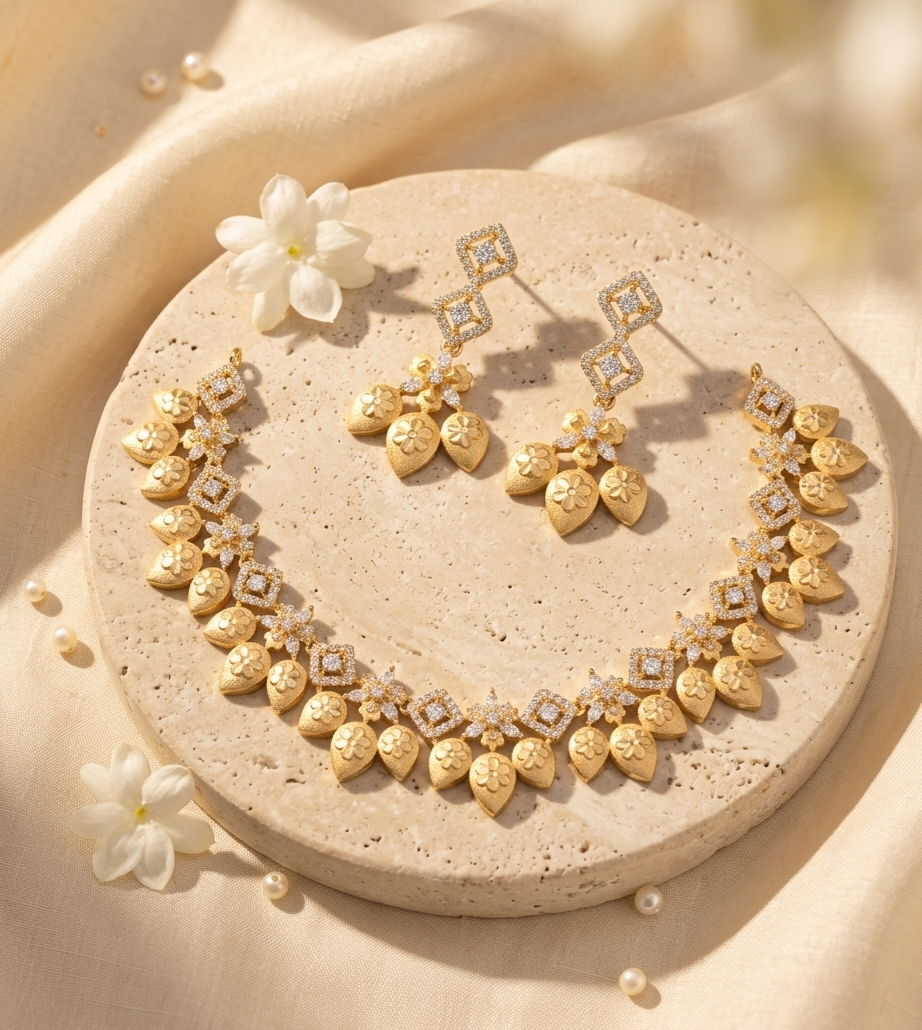 Golden Flora Geometric Garland Set view 2