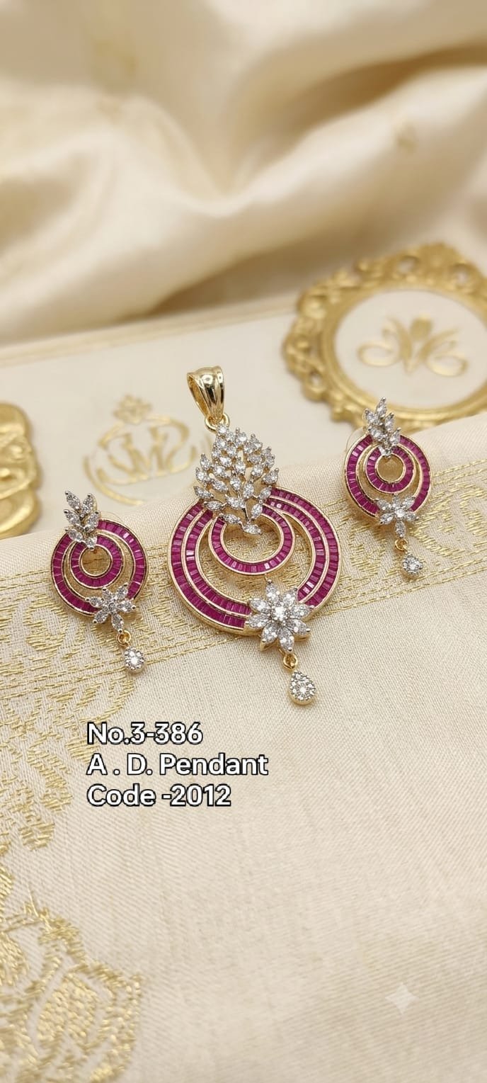 Ivy Shine Pendant